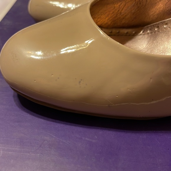 Tan Pumps - Picture 6 of 10